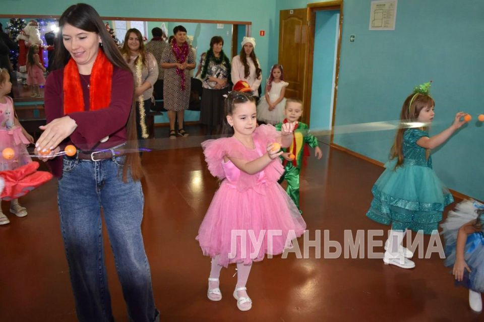 В Старобельске состоялось праздничное мероприятие «Здравствуй, Новый 2026 год!» В Старобельске состоялось праздничное мероприятие «Здравствуй, Новый 2026 год!»