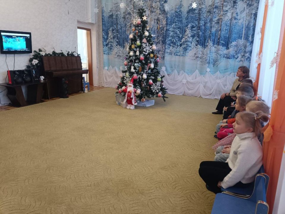 Юные перевальчане посмотрели спектакль от оренбургского коллектива Юные перевальчане посмотрели спектакль от оренбургского коллектива