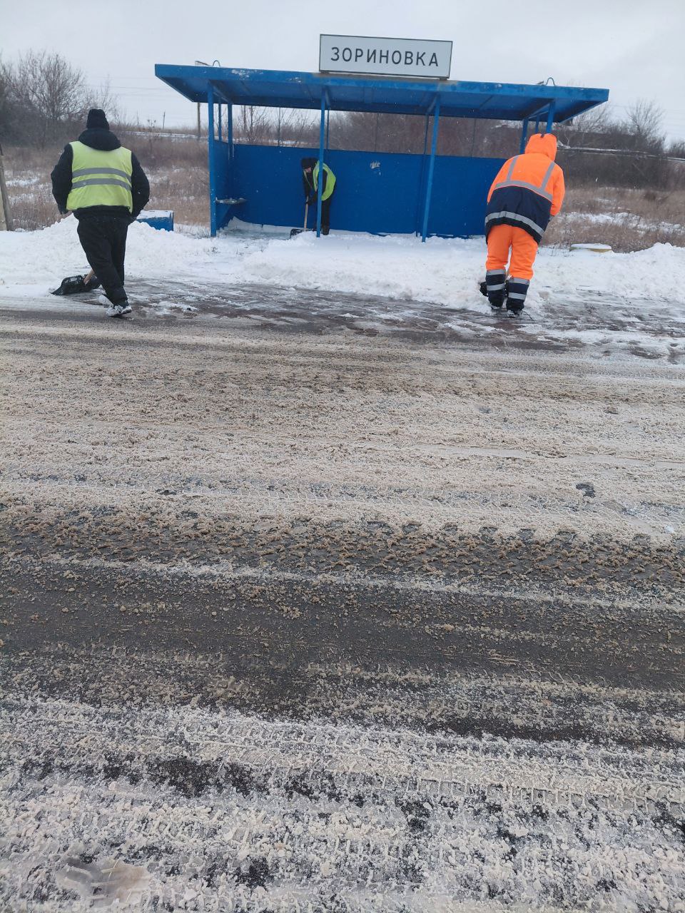 Дорожные службы Луганщины в усиленном режиме работают на автодорогах республики Дорожные службы Луганщины в усиленном режиме работают на автодорогах республики