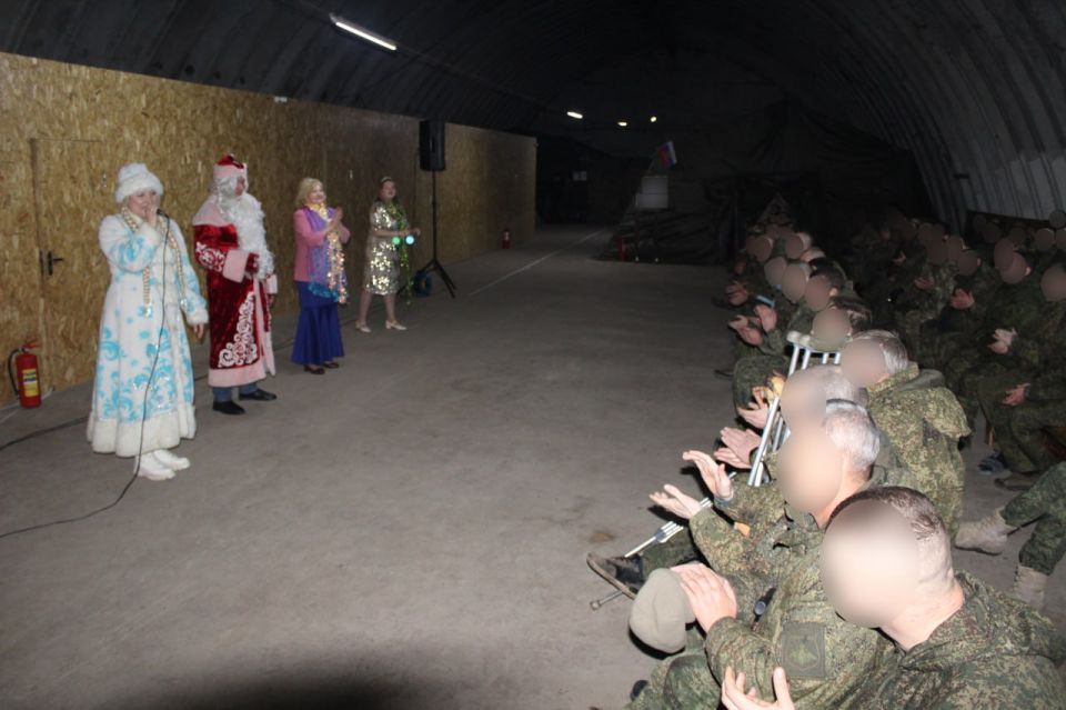 В рамках акции «Zа Победу» при содействии Славяносербского местного отделения партии «Единая России» артисты Долгопрудненского театра «Город» провели три праздничных концерта для военнослужащих боевых подразделений и... В рамках акции «Zа Победу» при содействии Славяносербского местного отделения партии «Единая России» артисты Долгопрудненского театра «Город» провели три праздничных концерта для военнослужащих боевых подразделений и...