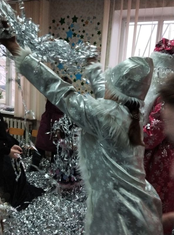 Коллектив Успенского дома культуры провёл новогоднюю программу для воспитанников «Возрождения» Коллектив Успенского дома культуры провёл новогоднюю программу для воспитанников «Возрождения»