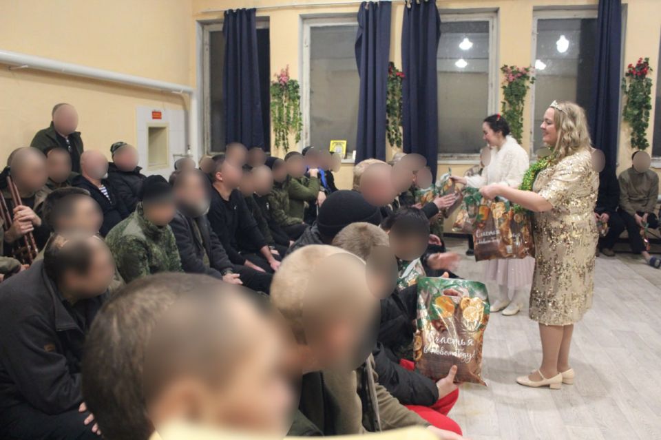 В рамках акции «Zа Победу» при содействии Славяносербского местного отделения партии «Единая России» артисты Долгопрудненского театра «Город» провели три праздничных концерта для военнослужащих боевых подразделений и... В рамках акции «Zа Победу» при содействии Славяносербского местного отделения партии «Единая России» артисты Долгопрудненского театра «Город» провели три праздничных концерта для военнослужащих боевых подразделений и...