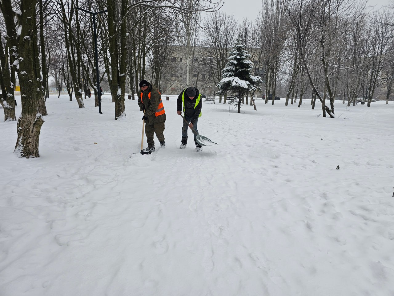 МУП «ЖЭК» продолжает заботиться о комфорте жителей, проводя работы по благоустройству городских территорий МУП «ЖЭК» продолжает заботиться о комфорте жителей, проводя работы по благоустройству городских территорий