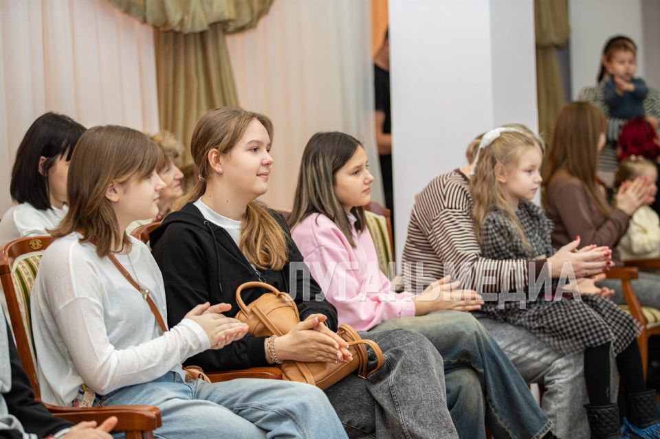 Государственный фонд «Защитники Отечества» совместно с Луганской академической филармонией дарят новогоднюю радость семьям героев Государственный фонд «Защитники Отечества» совместно с Луганской академической филармонией дарят новогоднюю радость семьям героев
