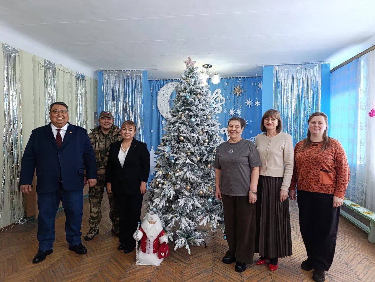 В преддверии Нового года Антрацитовский муниципальный округ посетила делегация Республики Калмыкия во главе с первым заместителем руководителя Администрации Главы Республики Калмыкия Саваром Викторовичем Тарбаевым В преддверии Нового года Антрацитовский муниципальный округ посетила делегация Республики Калмыкия во главе с первым заместителем руководителя Администрации Главы Республики Калмыкия Саваром Викторовичем Тарбаевым