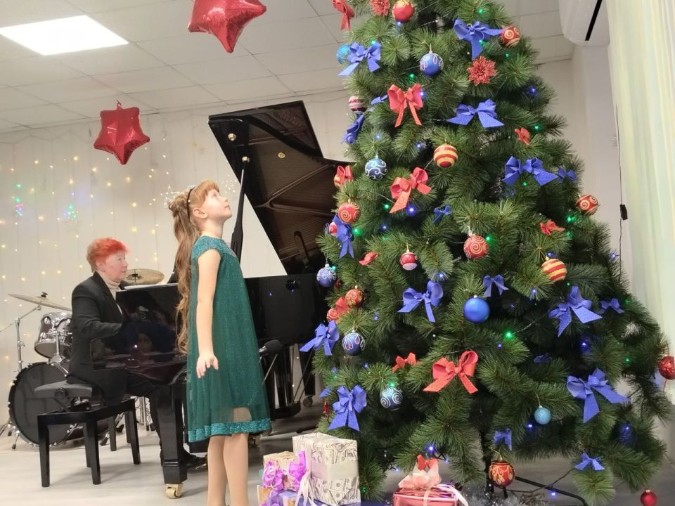 Новогодний праздник музыки в стенах музыкальной школы! Новогодний праздник музыки в стенах музыкальной школы!