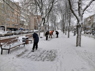 Андрей Рубанцов: В связи с погодными условиями (обильные осадки в виде снега), по моему поручению, коммунальные службы также приступили к расчистке пешеходных тротуаров в городе от снежного покрова