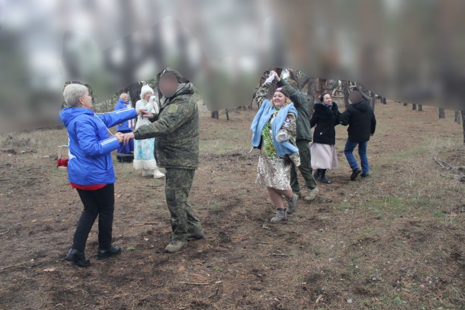 В рамках акции «Zа Победу» при содействии Славяносербского местного отделения партии «Единая России» артисты Долгопрудненского театра «Город» провели три праздничных концерта для военнослужащих боевых подразделений и... В рамках акции «Zа Победу» при содействии Славяносербского местного отделения партии «Единая России» артисты Долгопрудненского театра «Город» провели три праздничных концерта для военнослужащих боевых подразделений и...