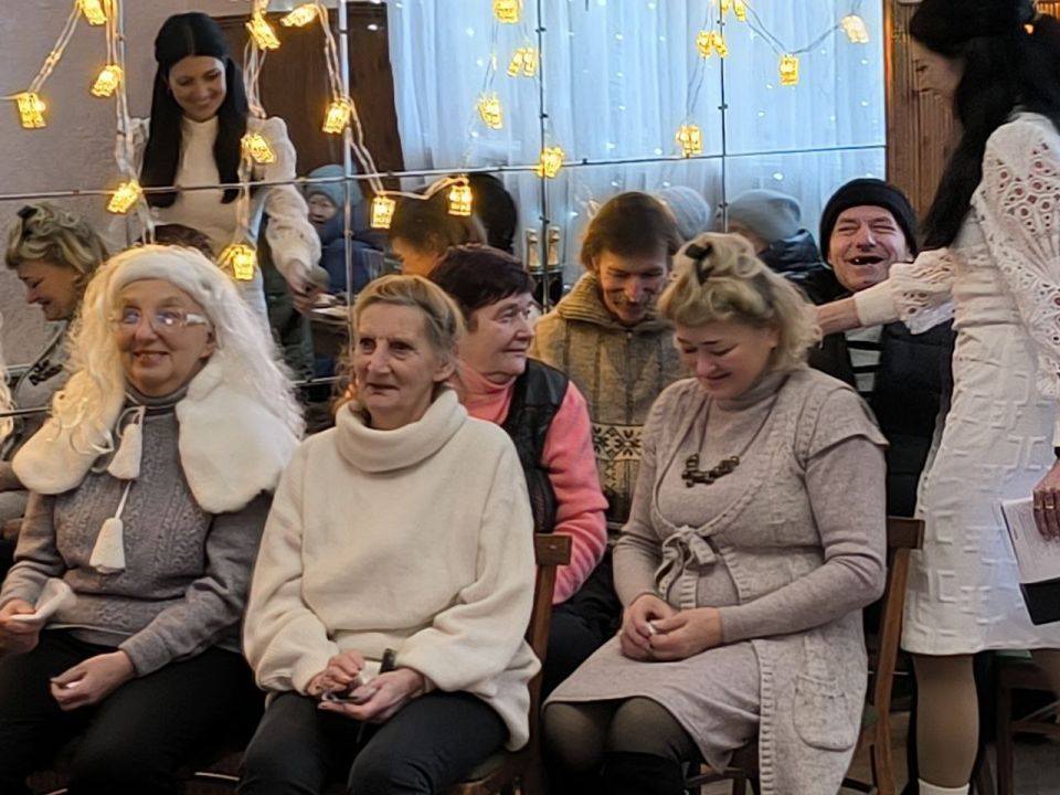В Вахрушевском доме культуры состоялась праздничная программа «Мандариновый микс», организованная для представителей старшего поколения В Вахрушевском доме культуры состоялась праздничная программа «Мандариновый микс», организованная для представителей старшего поколения