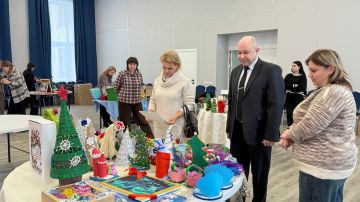 Заместители министра труда и социальной политики ЛНР приняли участие в благотворительной ярмарке