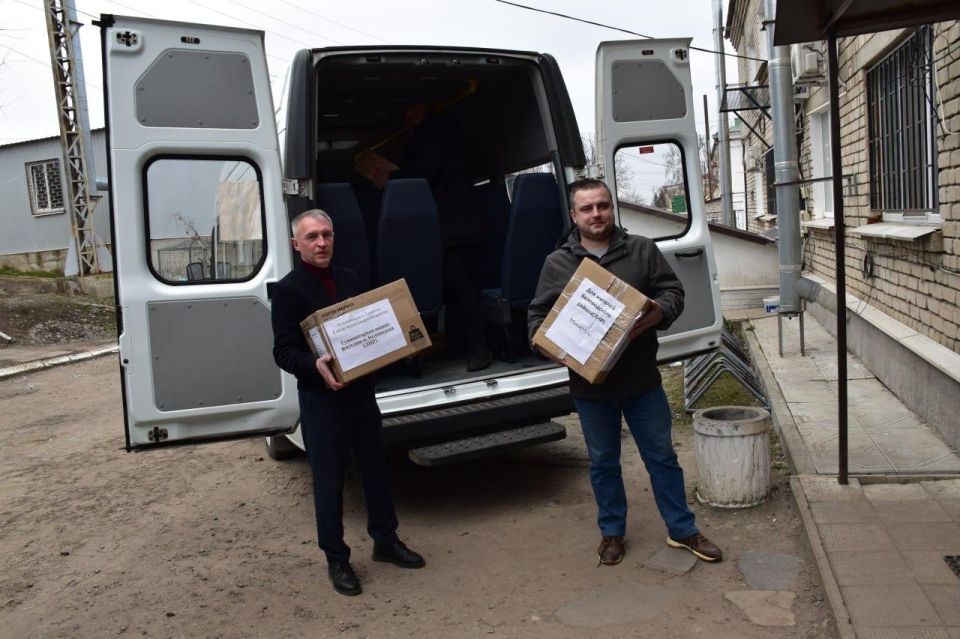 В Беловодск доставили гуманитарный груз к новогодним праздникам из региона-шефа В Беловодск доставили гуманитарный груз к новогодним праздникам из региона-шефа