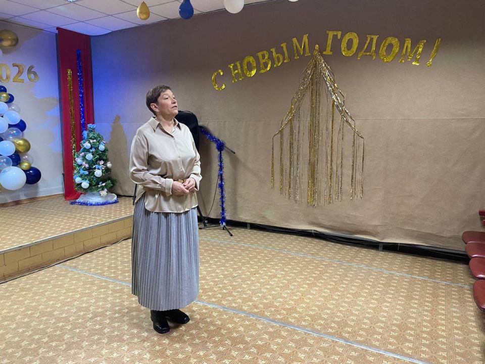 29 декабря в актовом зале Краснодонского комплексного центра социального обслуживания населения (предоставления социальных услуг) прошёл яркий и весёлый новогодний праздник для детей сотрудников 29 декабря в актовом зале Краснодонского комплексного центра социального обслуживания населения (предоставления социальных услуг) прошёл яркий и весёлый новогодний праздник для детей сотрудников