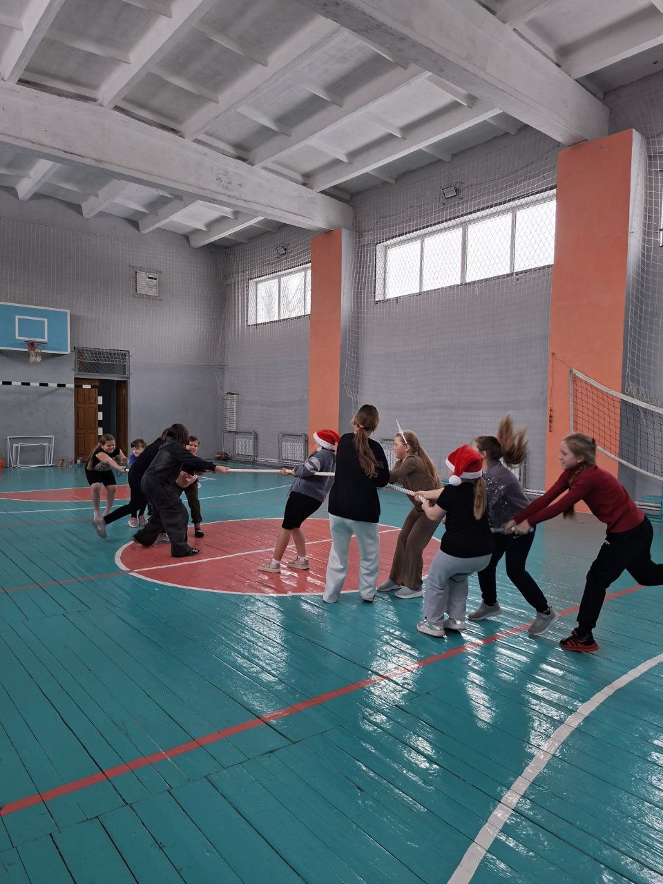 На территории Чернухинского филиала Перевальской спортивной школы прошло ежегодное спортивно-массовое мероприятие под названием «Здравствуй новый, Новый год!» На территории Чернухинского филиала Перевальской спортивной школы прошло ежегодное спортивно-массовое мероприятие под названием «Здравствуй новый, Новый год!»