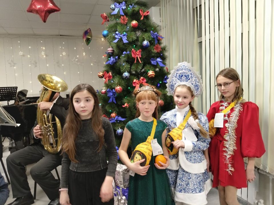 Новогодний праздник музыки в стенах музыкальной школы! Новогодний праздник музыки в стенах музыкальной школы!