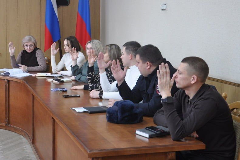 Состоялось заседание по проведению конкурса на осуществление перевозок пассажиров и багажа по муниципальному маршруту № 105 «Школа-интернат – улица Горная» Состоялось заседание по проведению конкурса на осуществление перевозок пассажиров и багажа по муниципальному маршруту № 105 «Школа-интернат – улица Горная»