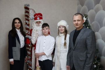 «Окружить вниманием и заботой хочется каждого ребенка»: временно исполняющий полномочия Главы городского округа Павел Дреев и Председатель Совета городского округа Яна Сылкина посетили семью героя, погибшего в ходе СВО