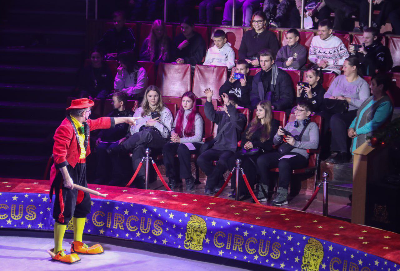 Леонид Пасечник: По доброй традиции в Луганском цирке поздравили юных жителей республики с наступающим Новым годом Леонид Пасечник: По доброй традиции в Луганском цирке поздравили юных жителей республики с наступающим Новым годом