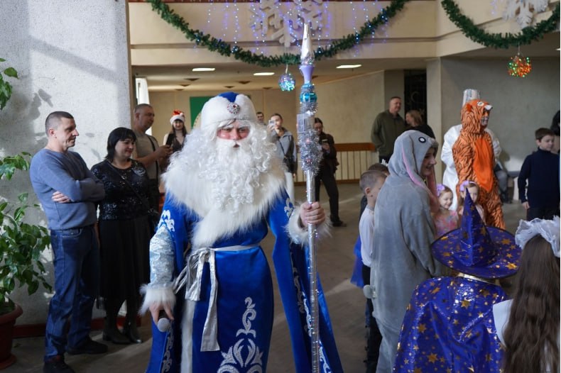 Утренник в ДК им. Свердлова подарил радость детям Защитников Отечества и сладкие подарки от Республики Тыва Утренник в ДК им. Свердлова подарил радость детям Защитников Отечества и сладкие подарки от Республики Тыва