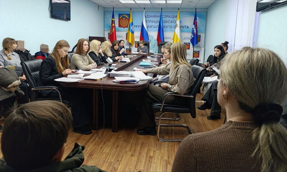 В Администрации Антрацитовского муниципального округа состоялось очередное заседание комиссии по делам несовершеннолетних и защите их прав, на котором рассмотрено 17 административных дел по части 1 статьи 5.35 КоАП РФ... В Администрации Антрацитовского муниципального округа состоялось очередное заседание комиссии по делам несовершеннолетних и защите их прав, на котором рассмотрено 17 административных дел по части 1 статьи 5.35 КоАП РФ...