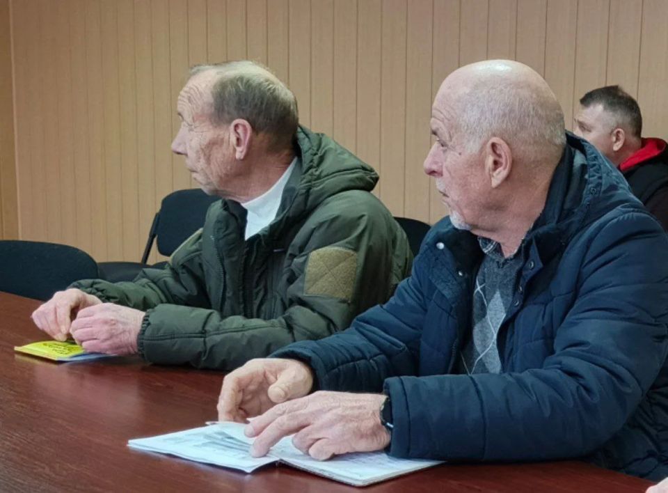 Врип Главы Евгений Шаталин провел рабочее совещание с руководителями коммунальных служб, представителями образования и здравоохранения Врип Главы Евгений Шаталин провел рабочее совещание с руководителями коммунальных служб, представителями образования и здравоохранения