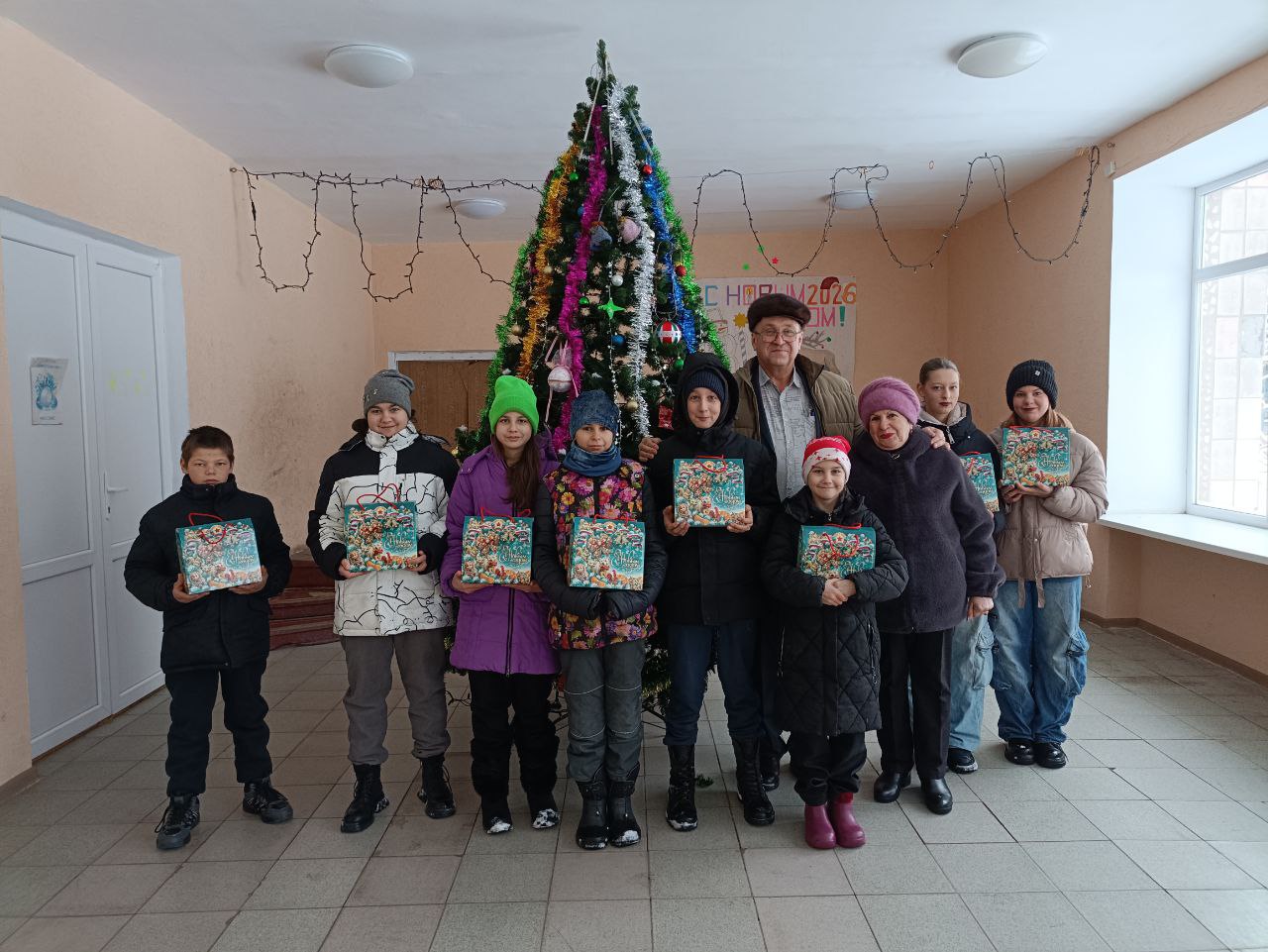 Вячеслав Третьяков: В Новокраснянском сельском клубе Кременского муниципального округа царила неповторимая атмосфера предновогоднего волшебства! Состоялось торжественное открытие новогодней елки, ставшее ярким и... Вячеслав Третьяков: В Новокраснянском сельском клубе Кременского муниципального округа царила неповторимая атмосфера предновогоднего волшебства! Состоялось торжественное открытие новогодней елки, ставшее ярким и...