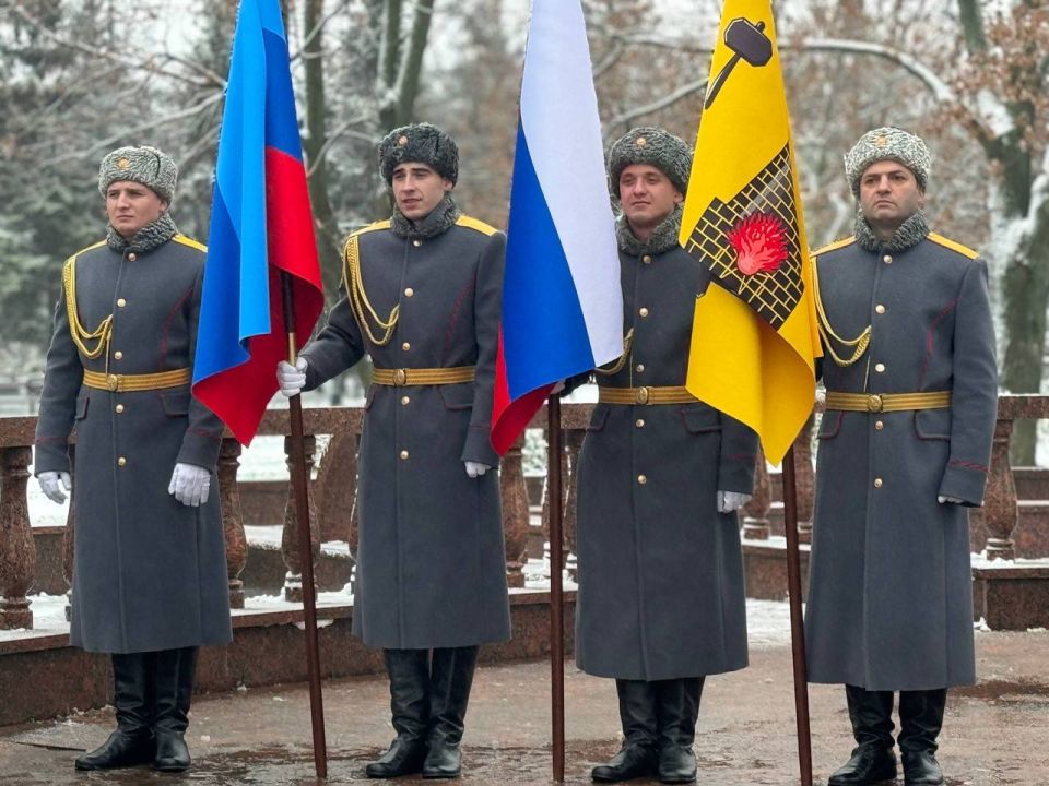 Инна Швенк: В День героев Отечества, приняла участие в церемонии почтения памяти защитников Родины Инна Швенк: В День героев Отечества, приняла участие в церемонии почтения памяти защитников Родины