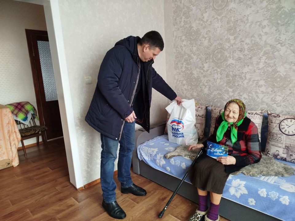 «Единая Россия» поздравляет ветеранов с Новым годом по всей ЛНР «Единая Россия» поздравляет ветеранов с Новым годом по всей ЛНР