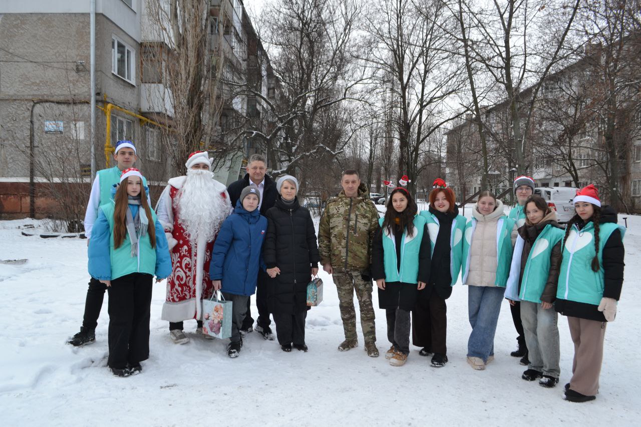 Сергей Цемкало: Автобус Деда Мороза привез праздник в отдаленные районы Луганска! Сергей Цемкало: Автобус Деда Мороза привез праздник в отдаленные районы Луганска!