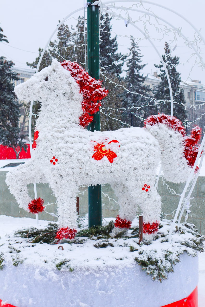 29 декабря народные коллективы "Степивчанка" и "Козаченьки" Беловодского районного Дома культуры выступили с праздничной концертной программой в г. Луганск на центральной площади у главной ёлки Республики 29 декабря народные коллективы "Степивчанка" и "Козаченьки" Беловодского районного Дома культуры выступили с праздничной концертной программой в г. Луганск на центральной площади у главной ёлки Республики