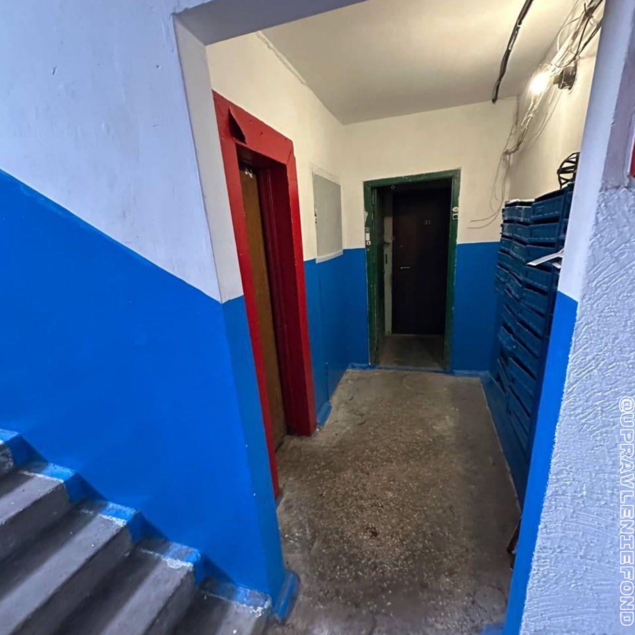 Жителей одного из домов на Якира радует свежеотремонтированный подъезд