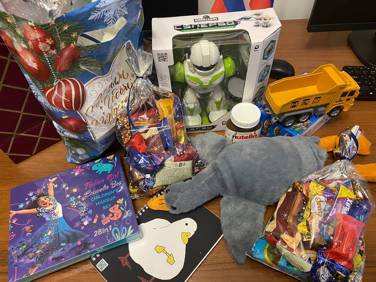 ТИК Старобельского района выступила в роли помощников Деда Мороза ТИК Старобельского района выступила в роли помощников Деда Мороза