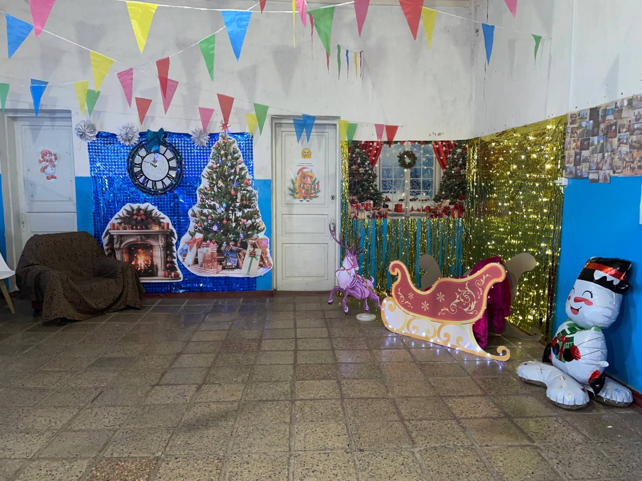 63 Лучшее новогоднее оформление интерьера 63 Лучшее новогоднее оформление интерьера