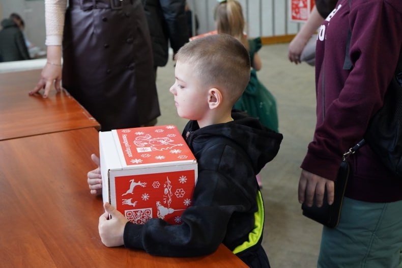 Утренник в ДК им. Свердлова подарил радость детям Защитников Отечества и сладкие подарки от Республики Тыва Утренник в ДК им. Свердлова подарил радость детям Защитников Отечества и сладкие подарки от Республики Тыва