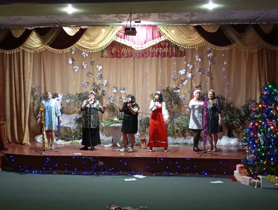 В пгт Городище прошел новогодний вечер для жителей и гостей поселка «Предновогодняя суета» В пгт Городище прошел новогодний вечер для жителей и гостей поселка «Предновогодняя суета»