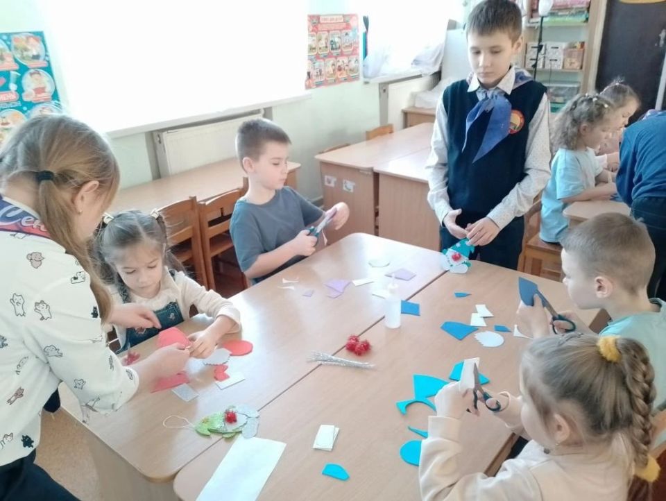 Мастер - класс для дошколят провели ученики Лутугинской средней школы №1 Мастер - класс для дошколят провели ученики Лутугинской средней школы №1
