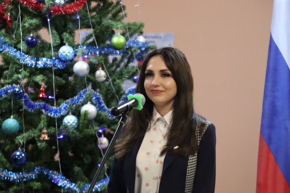 "ЕДИНАЯ РОССИЯ" поздравила медработников Северодонецка с наступающим Новым годом "ЕДИНАЯ РОССИЯ" поздравила медработников Северодонецка с наступающим Новым годом