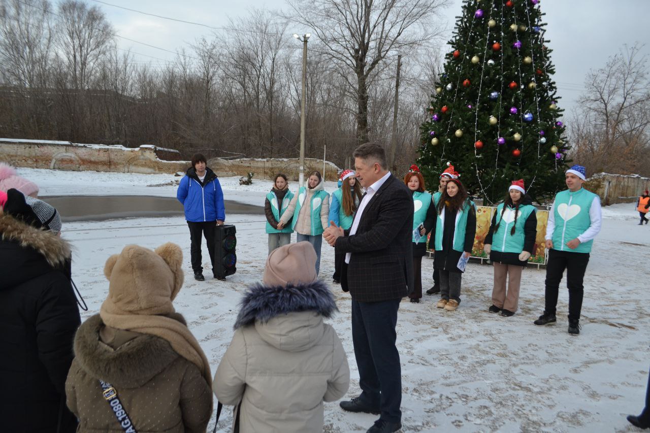 Сергей Цемкало: Автобус Деда Мороза привез праздник в отдаленные районы Луганска! Сергей Цемкало: Автобус Деда Мороза привез праздник в отдаленные районы Луганска!