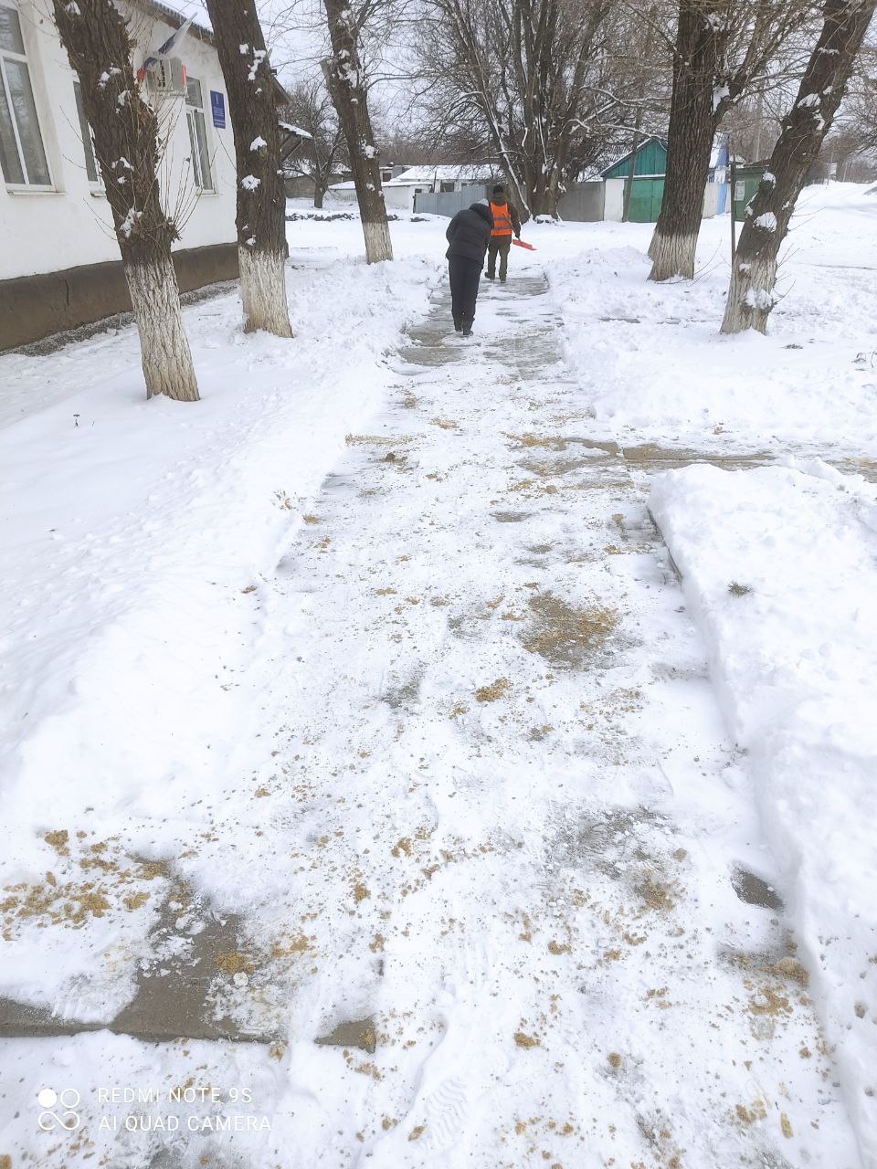 Нагольно-Тарасовка: Коммунальщики наводят порядок на улицах Нагольно-Тарасовка: Коммунальщики наводят порядок на улицах