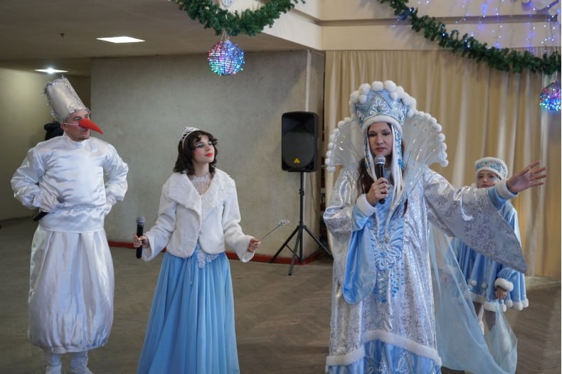 Утренник в ДК им. Свердлова подарил радость детям Защитников Отечества и сладкие подарки от Республики Тыва Утренник в ДК им. Свердлова подарил радость детям Защитников Отечества и сладкие подарки от Республики Тыва