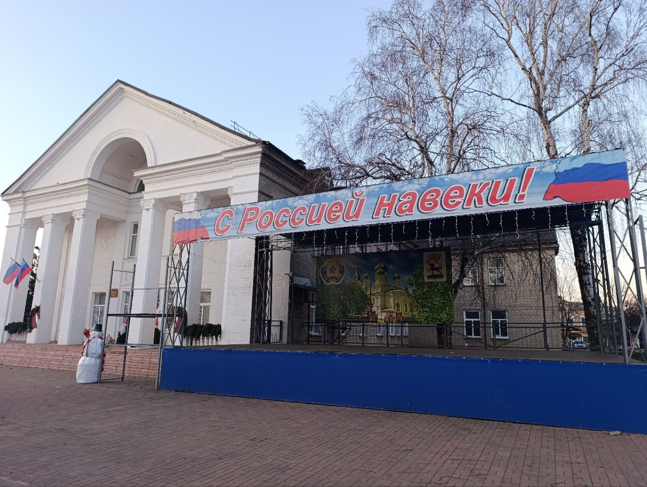 44 Лучшее новогоднее оформление фасада здания 44 Лучшее новогоднее оформление фасада здания