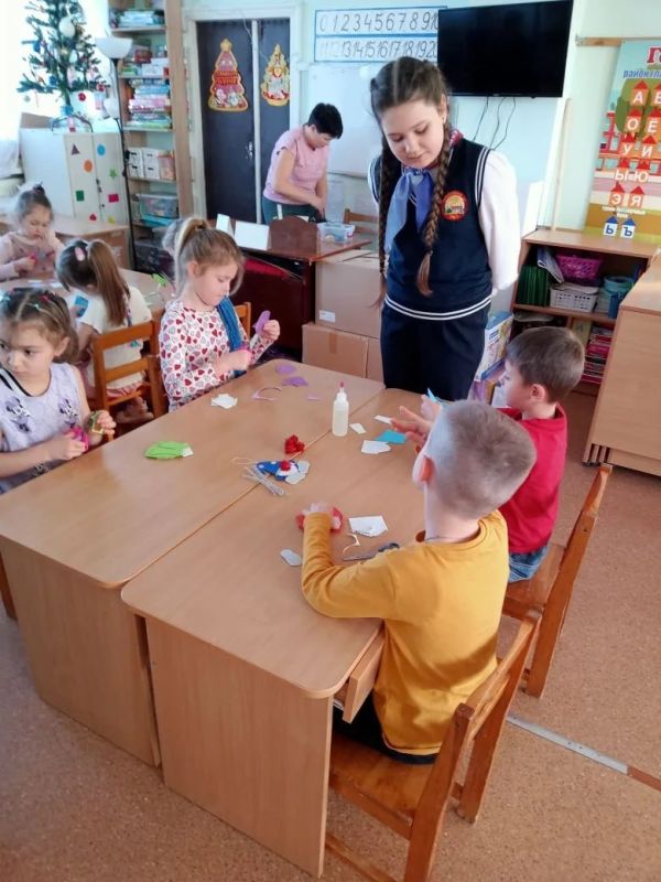 Мастер - класс для дошколят провели ученики Лутугинской средней школы №1 Мастер - класс для дошколят провели ученики Лутугинской средней школы №1