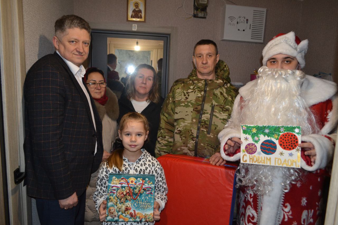 Сергей Цемкало: Автобус Деда Мороза привез праздник в отдаленные районы Луганска! Сергей Цемкало: Автобус Деда Мороза привез праздник в отдаленные районы Луганска!