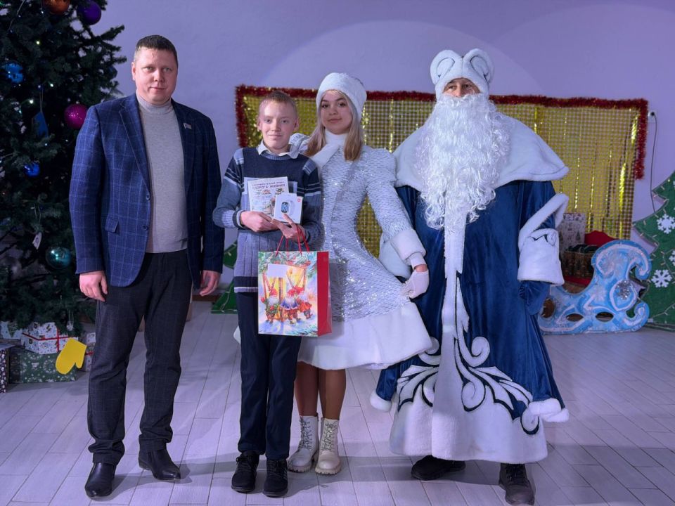 Участие в Всероссийской акции "Елка желаний" Участие в Всероссийской акции "Елка желаний"
