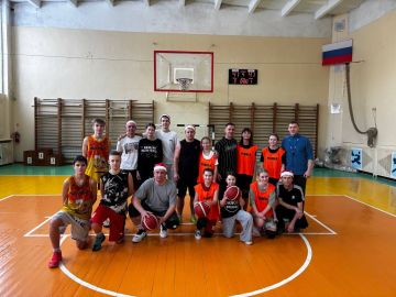 В преддверии Нового года, 30 декабря, в Перевальской спортивной школе прошел «Матч дружбы»