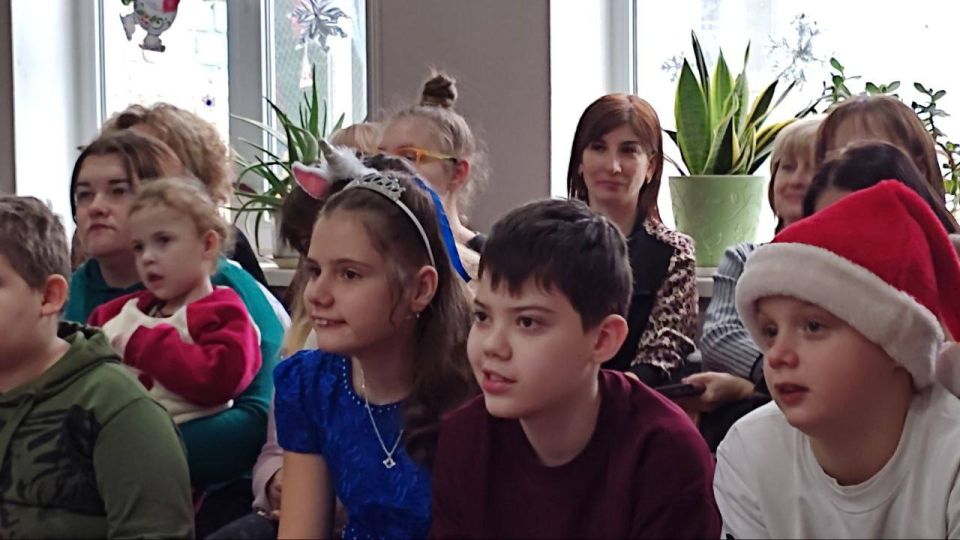 Новогодней сказкой стал волшебный утренник для особенных детей в Стаханове Новогодней сказкой стал волшебный утренник для особенных детей в Стаханове
