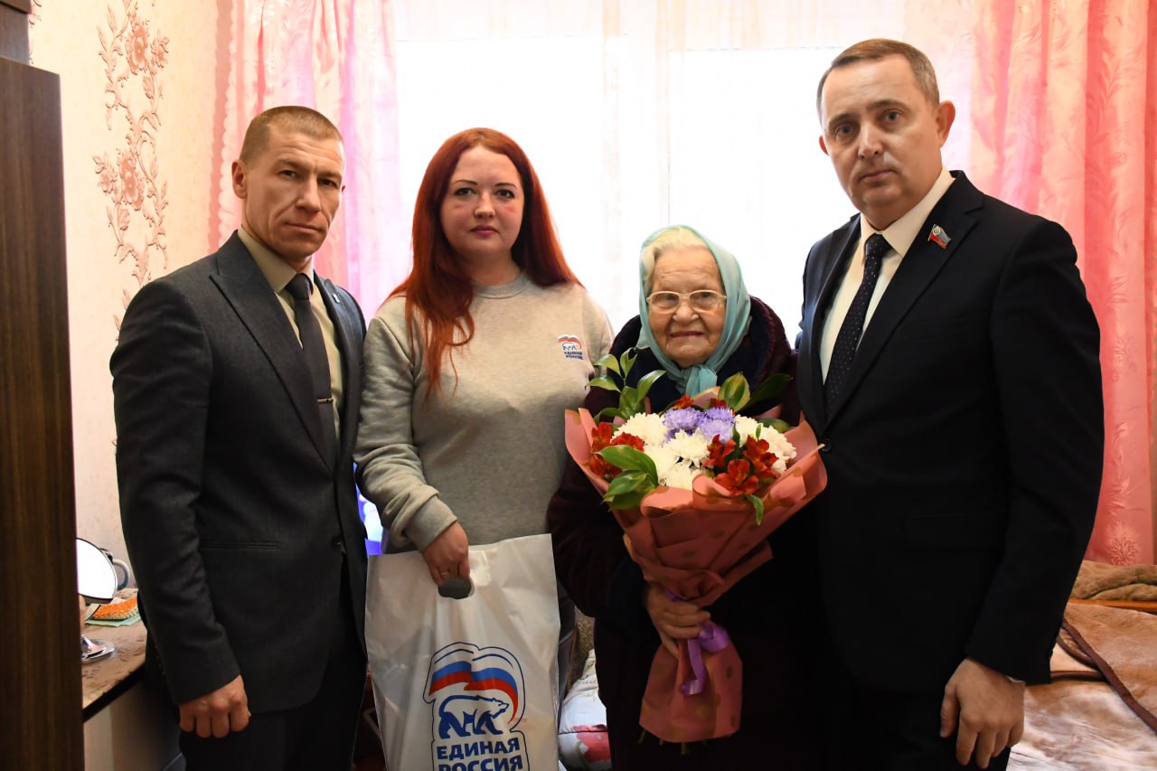 «Единая Россия» поздравляет ветеранов с Новым годом по всей ЛНР «Единая Россия» поздравляет ветеранов с Новым годом по всей ЛНР