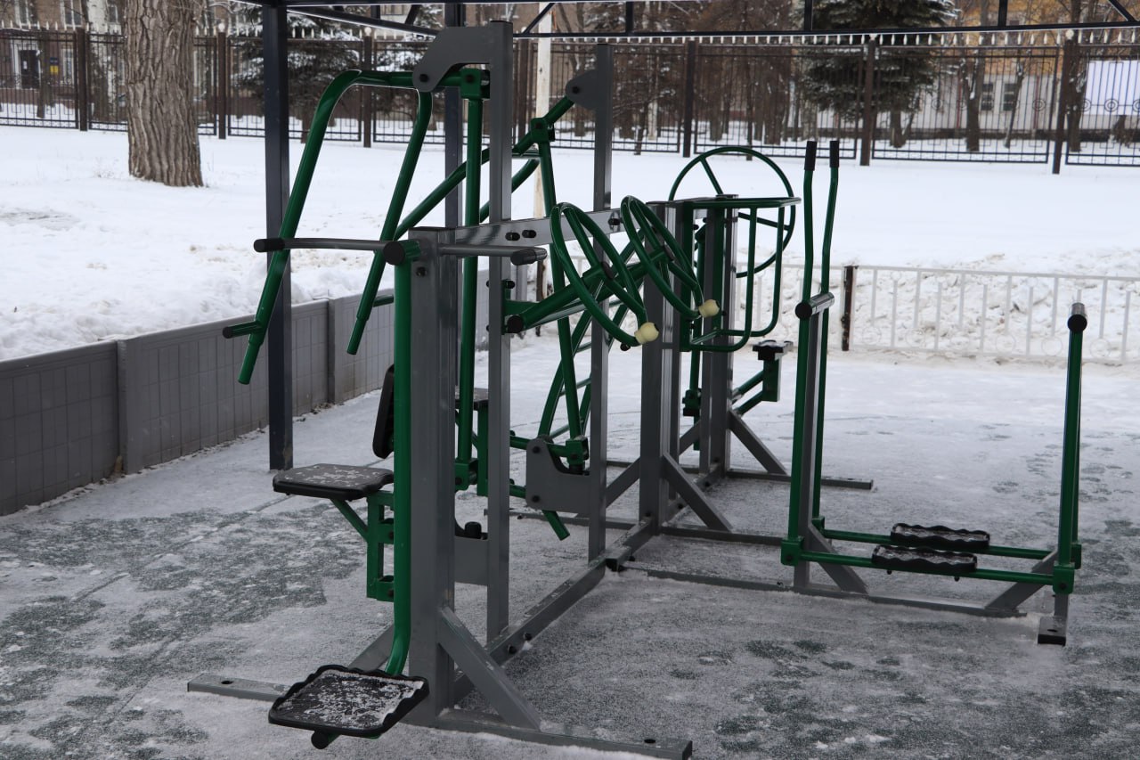 В Стаханове открыли спортивную площадку «Территория силы» В Стаханове открыли спортивную площадку «Территория силы»