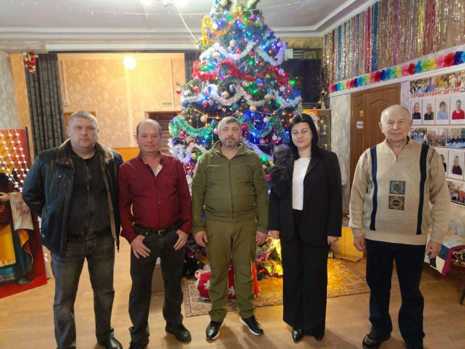 Представители ремонтных бригад из Ульяновской области посетили Лутугинскую школу-интернат Представители ремонтных бригад из Ульяновской области посетили Лутугинскую школу-интернат