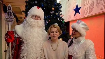 Руководитель проекта «Репетиторы детям Донбасса» в Красноярском крае поздравила свердловских ребятишек с Новым годом