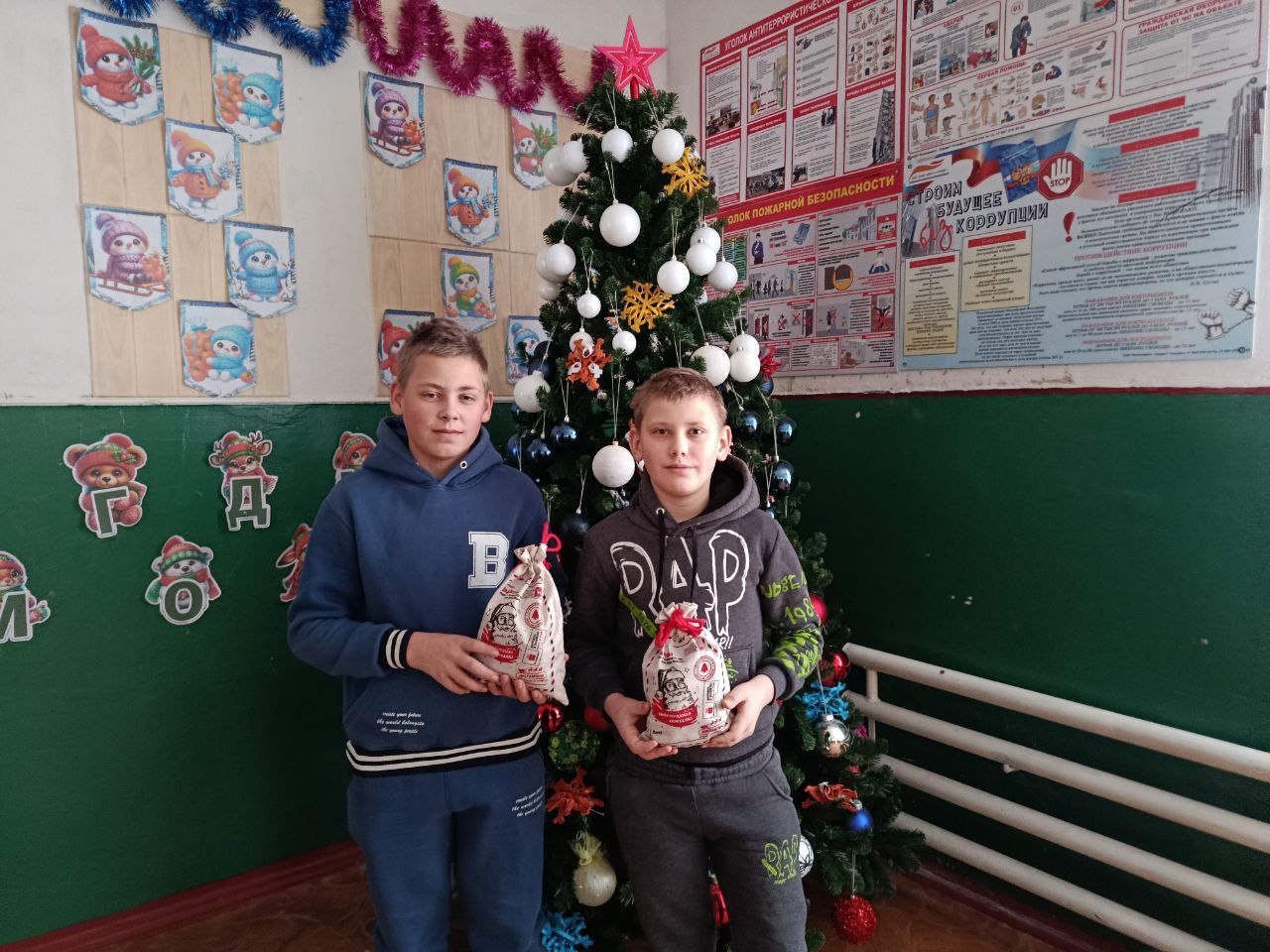 Вячеслав Третьяков: В Новокраснянском сельском клубе Кременского муниципального округа царила неповторимая атмосфера предновогоднего волшебства! Состоялось торжественное открытие новогодней елки, ставшее ярким и... Вячеслав Третьяков: В Новокраснянском сельском клубе Кременского муниципального округа царила неповторимая атмосфера предновогоднего волшебства! Состоялось торжественное открытие новогодней елки, ставшее ярким и...